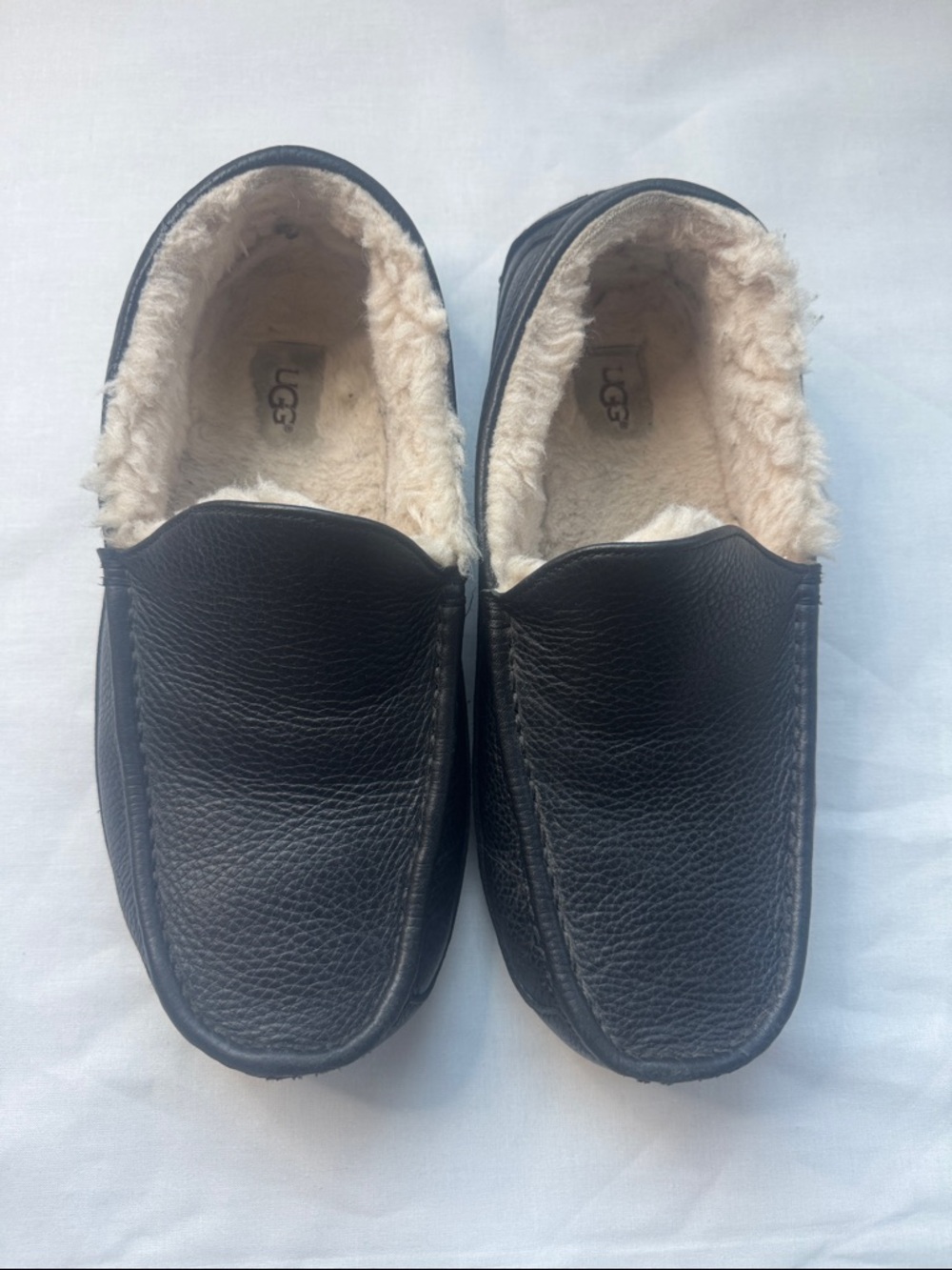 UGG Ascot Slippers Black Leather Sherpa Lined Size US 10 EU 43 Model 5379